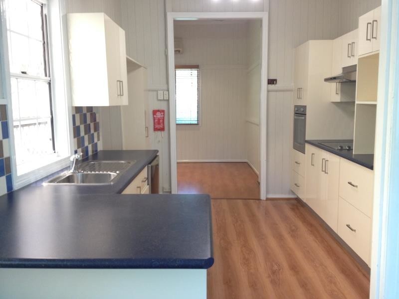 6 Kellow Street, The Range QLD 4700
